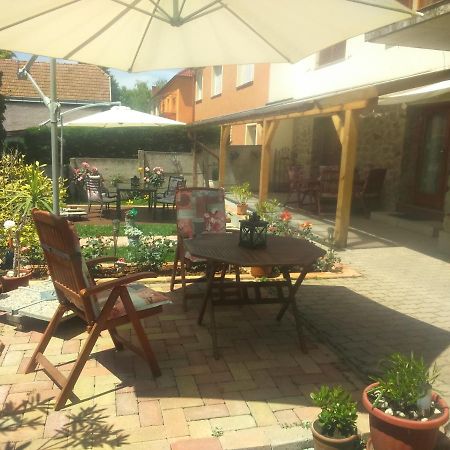 Virag Apartmanhaz Sopron Exteriör bild