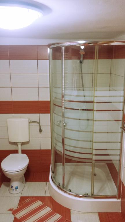 Virag Apartmanhaz Sopron Exteriör bild