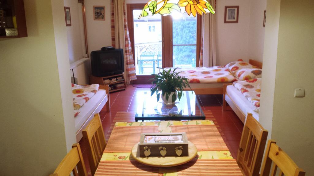 Virag Apartmanhaz Sopron Exteriör bild