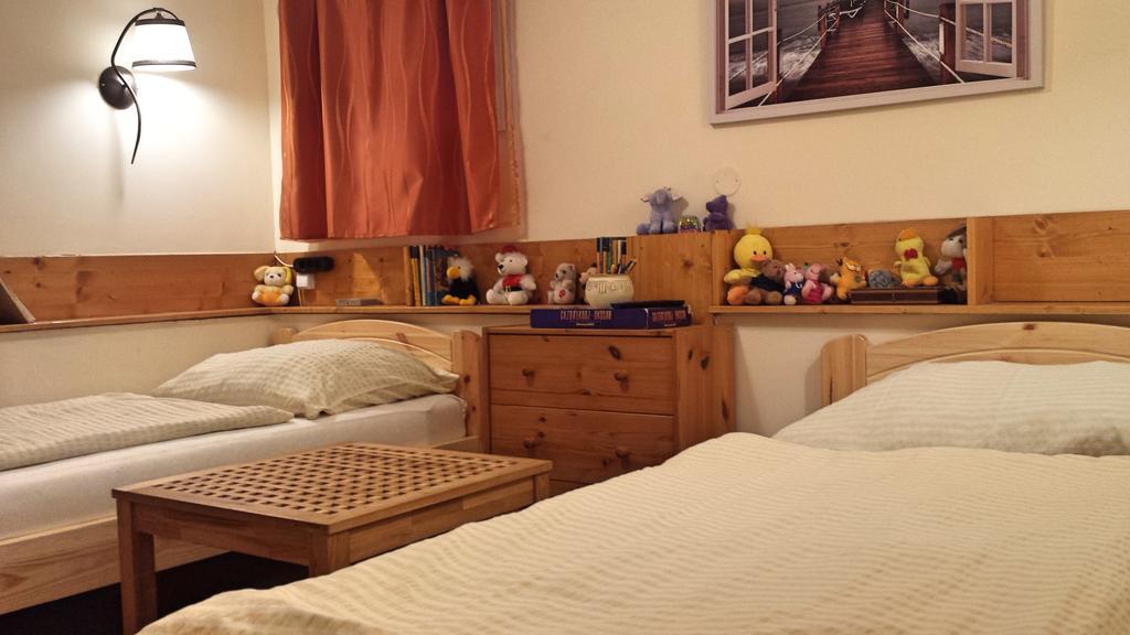 Virag Apartmanhaz Sopron Exteriör bild