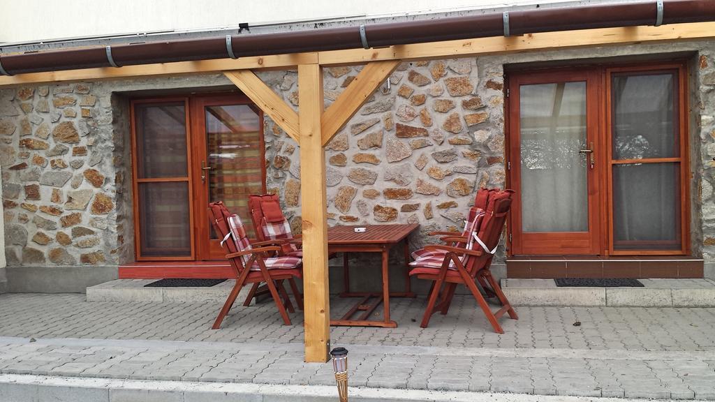 Virag Apartmanhaz Sopron Exteriör bild