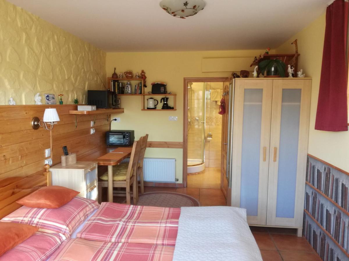 Virag Apartmanhaz Sopron Exteriör bild